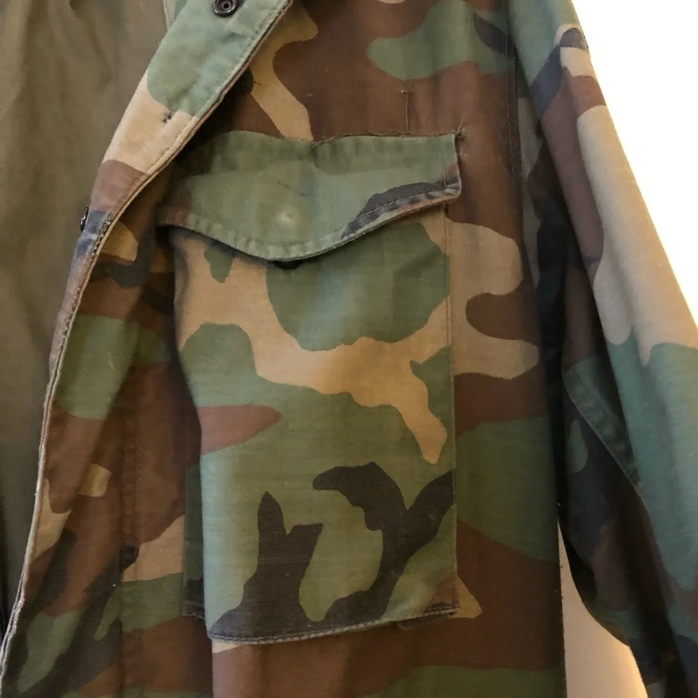 🎉HP🎉Vintage US Army Camouflage Field Jacket with Military Insignia- SM-Reg - Picture 2 of 9